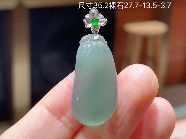 ️18K 冰晴福瓜吊坠,无裂,尺寸，27.7-13.5-3.7