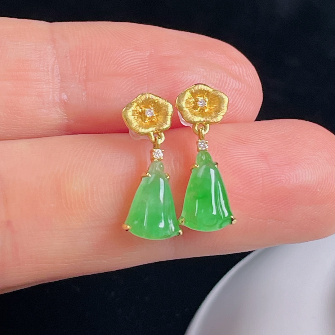 冰绿耳坠，18k镶嵌，老种起光，细底通透，尺寸：18裸石9/7.4/4mm0829