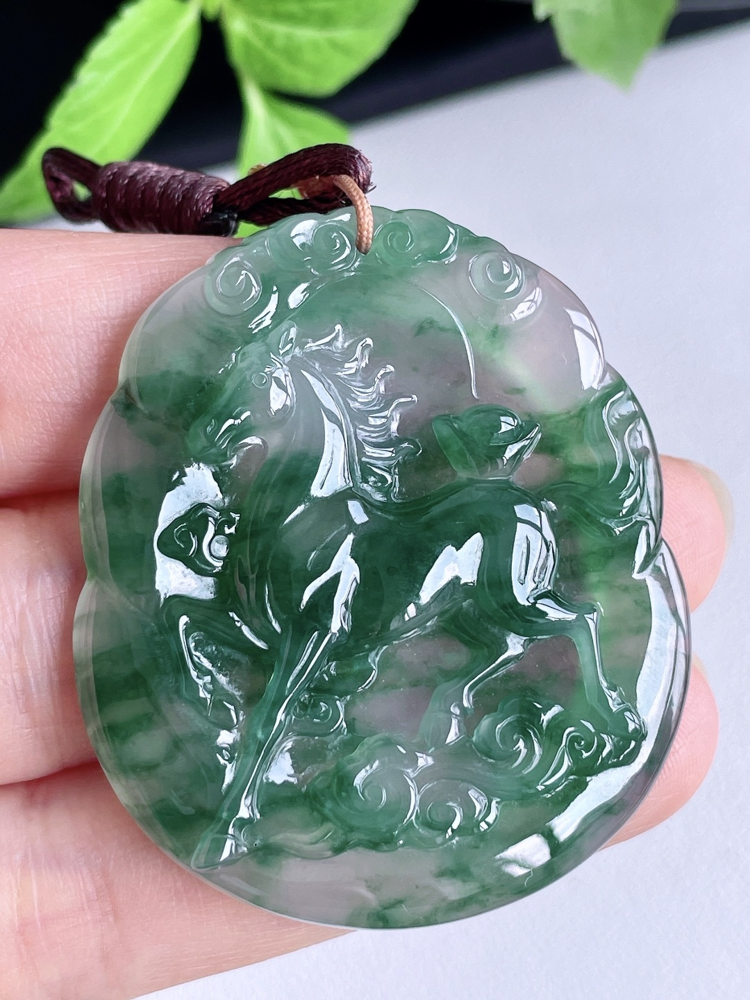 冰飘绿花生肖马牌吊坠,缅料,无裂,性比高,飘花,尺寸48.3-41.7-6,重量21.4克