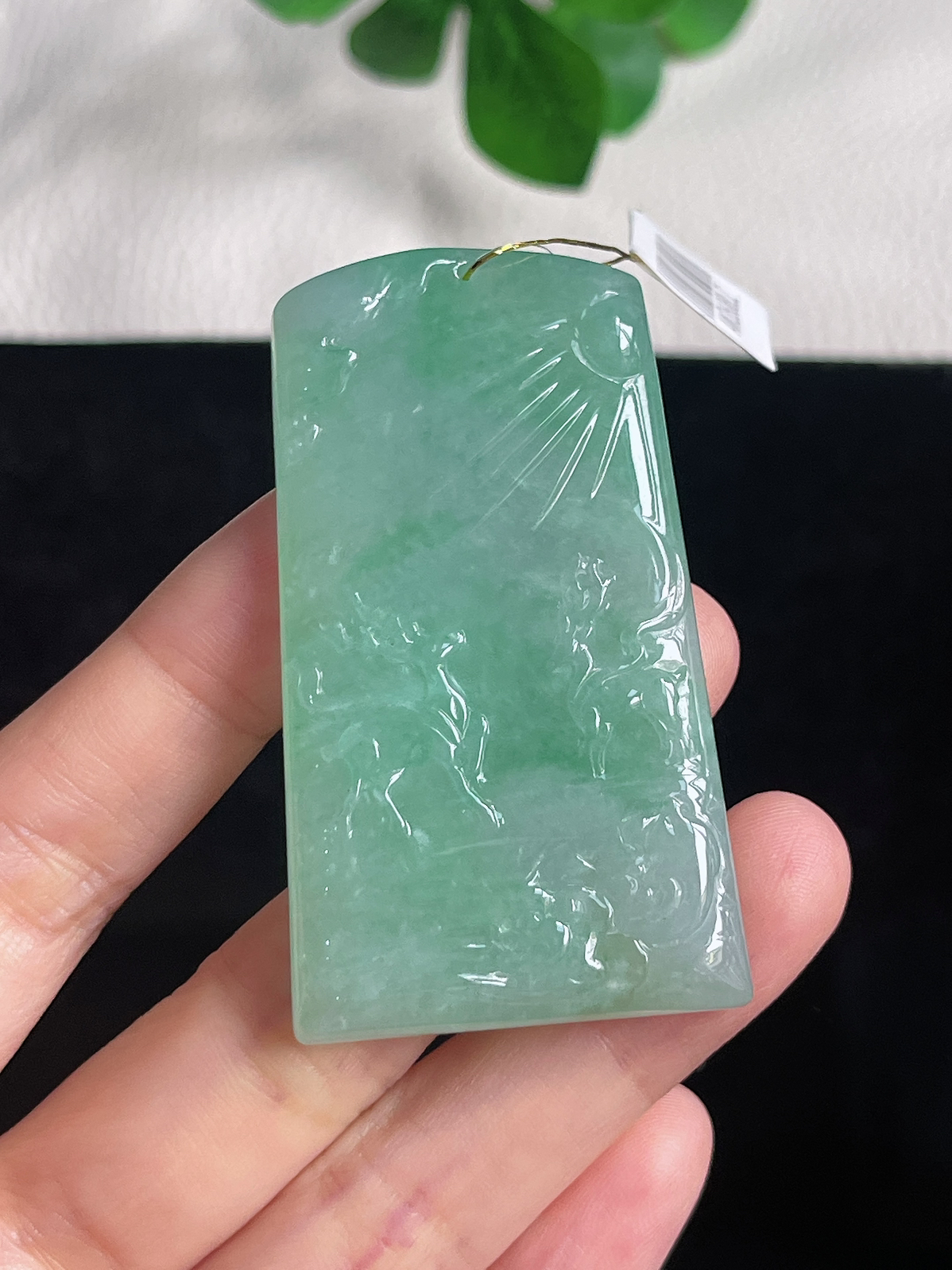 翡翠冰糯种飘绿绿色山水牌