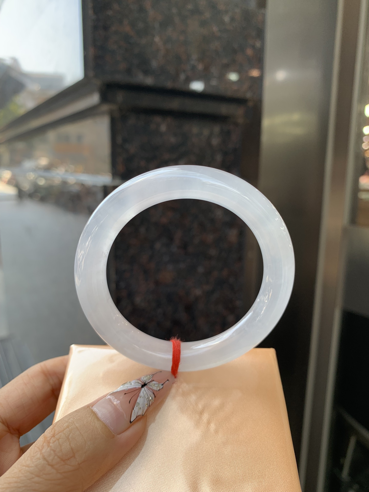 白冰圆条, 0312-N194, 无裂，底妆冰透起光，干净无瑕，一腕清透，不挑肤色年龄，时尚简约，无色亦动人