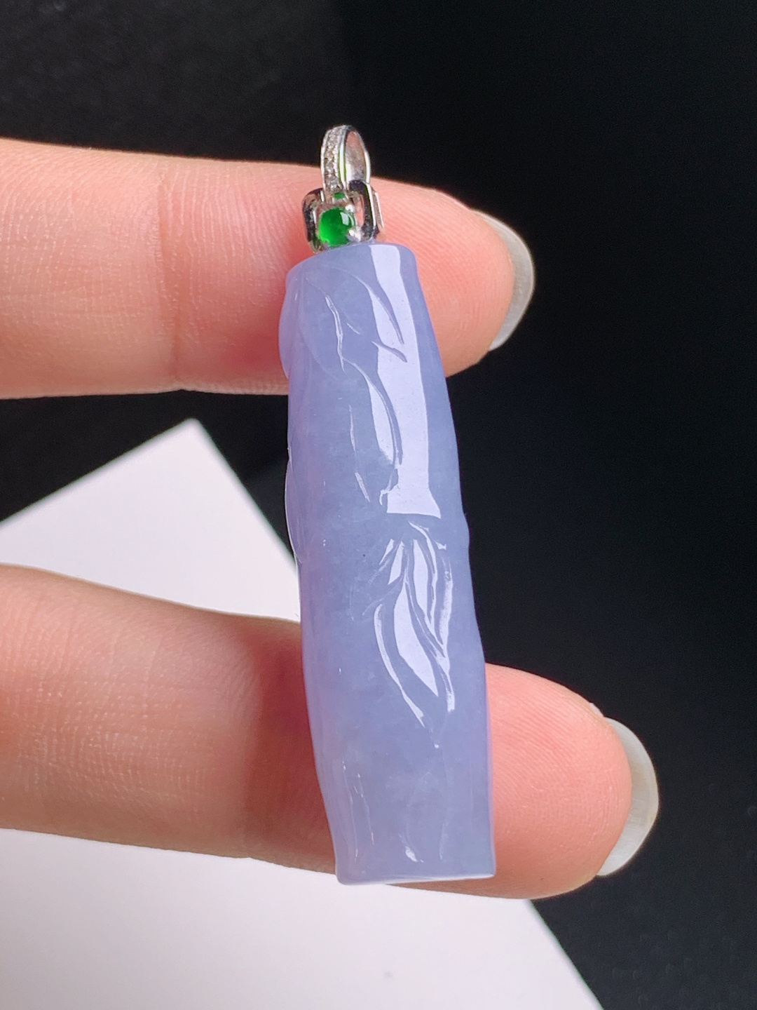竹节吊坠，色泽柔润，玉质细腻，节节高升
