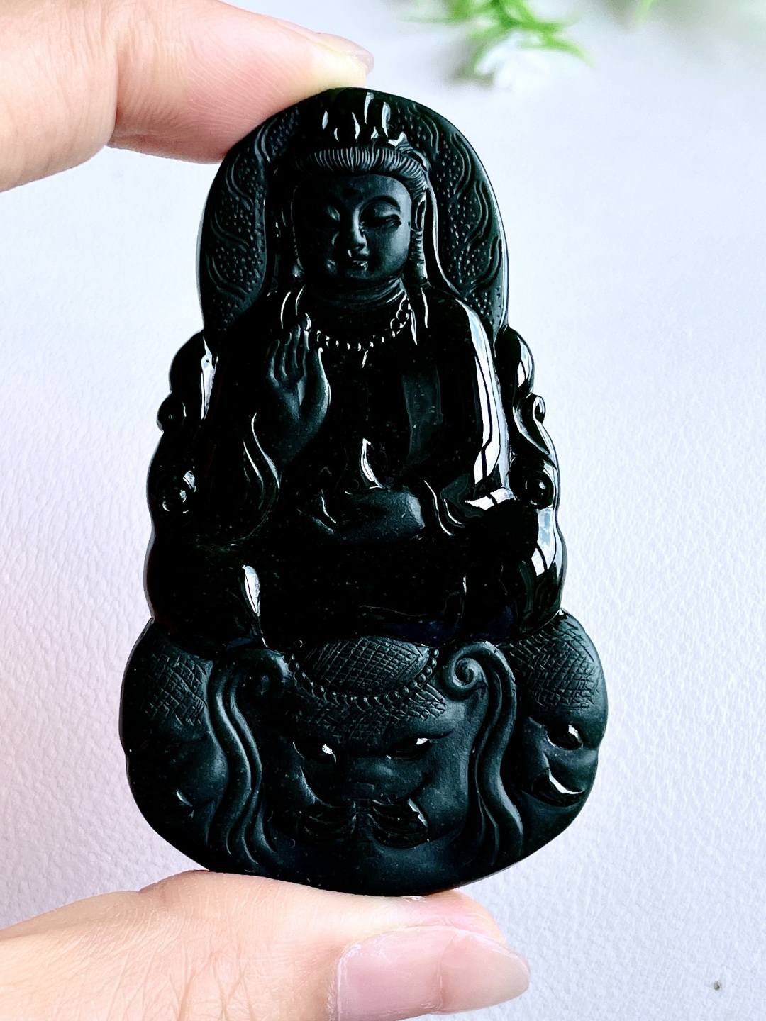 墨翠普贤菩萨牌吊坠, 性比高