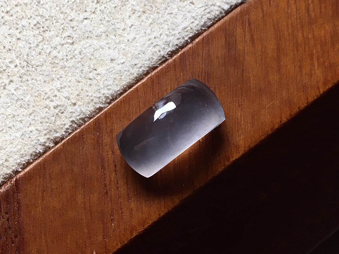 玻璃种马鞍 种水，冰透起光感，尺寸10.7*5*4