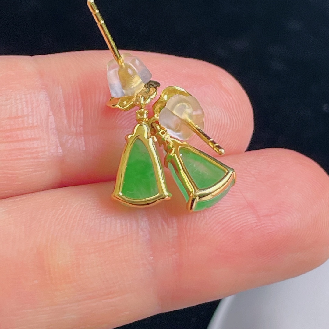 冰绿耳坠，18k镶嵌，老种起光，细底通透，尺寸：18裸石9/7.4/4mm0829