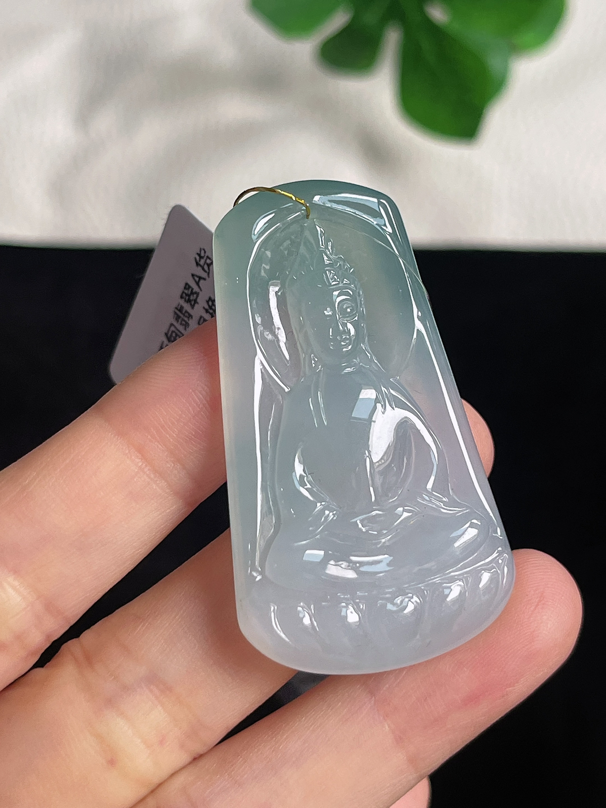 翡翠冰糯种飘绿观音挂件