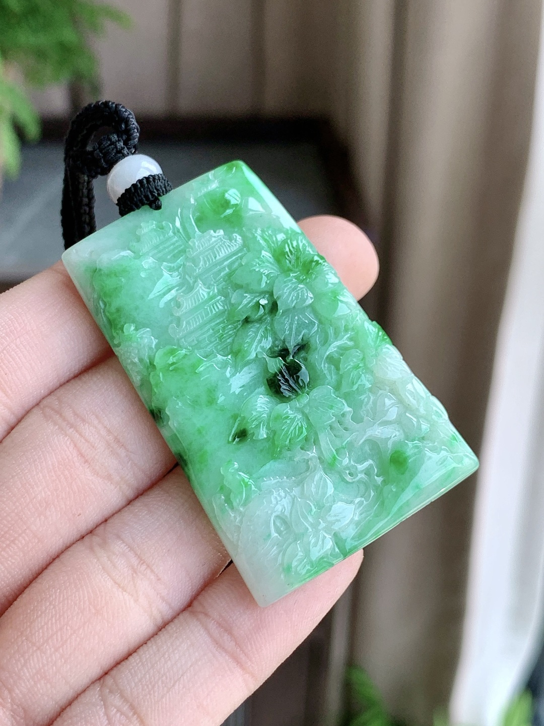 冰飘绿花大山水牌吊坠，缅料，性比高，飘花，尺寸50.5-31.8-5.6，重量28.2克