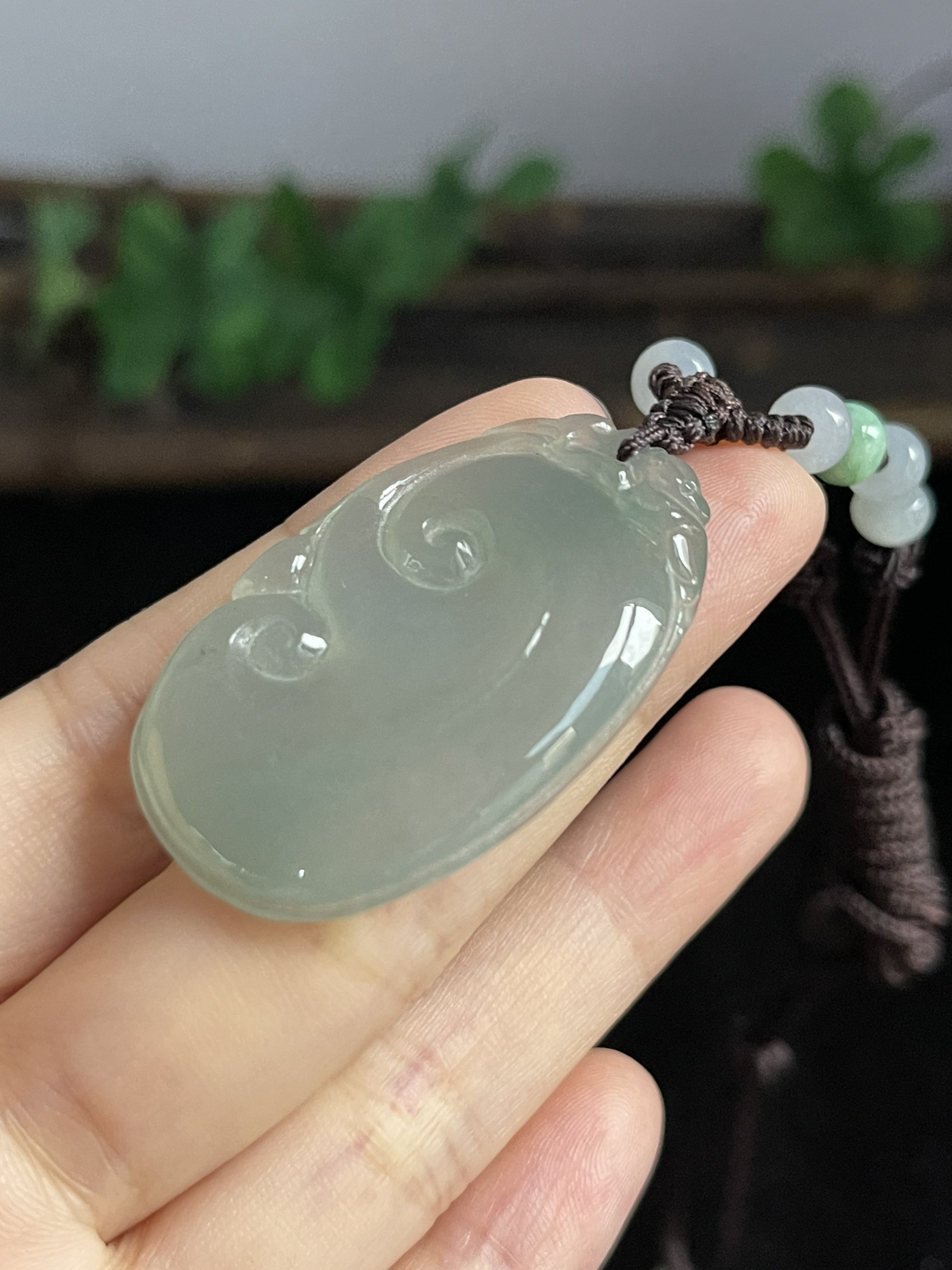 翡翠冰糯种白色如意