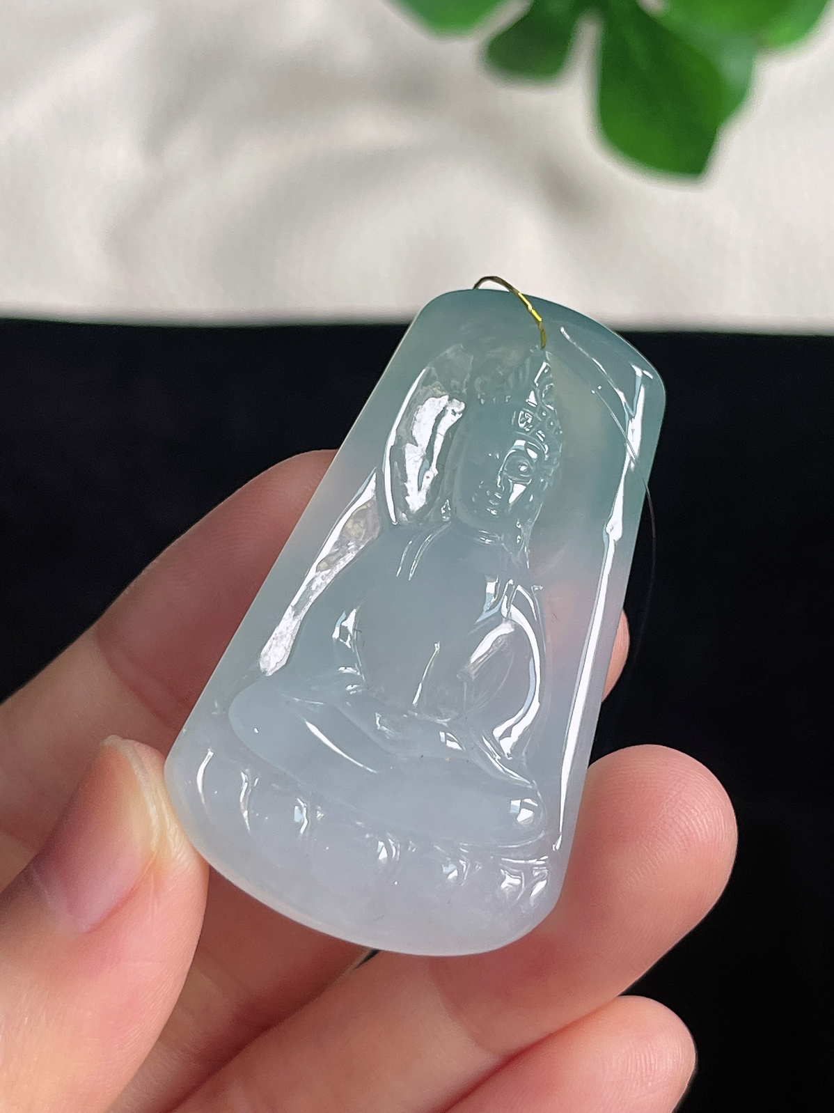翡翠冰糯种飘绿观音挂件