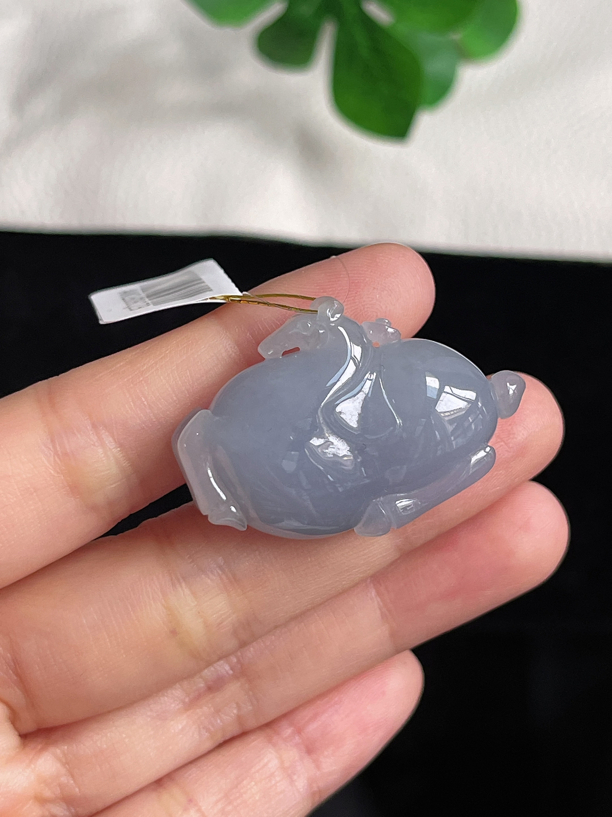 翡翠冰糯种浅紫色唐马生肖马吊坠