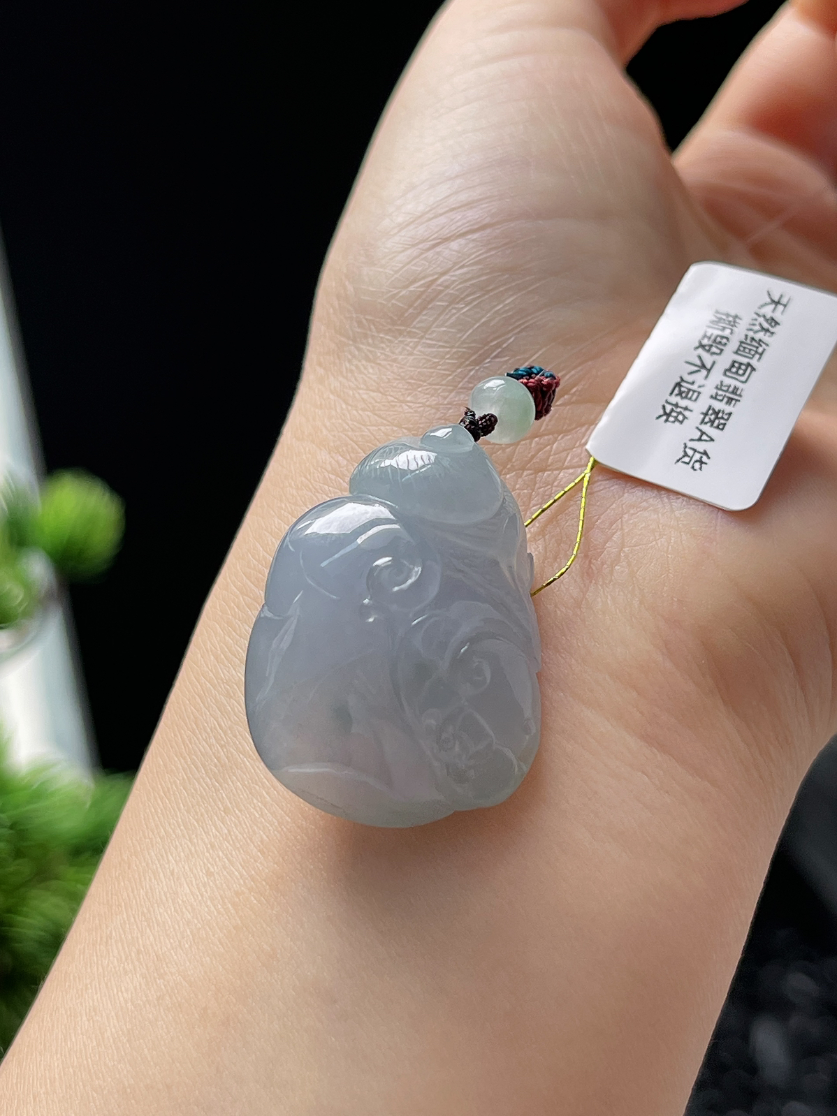 翡翠糯化种淡紫色海螺挂件，配珠未测