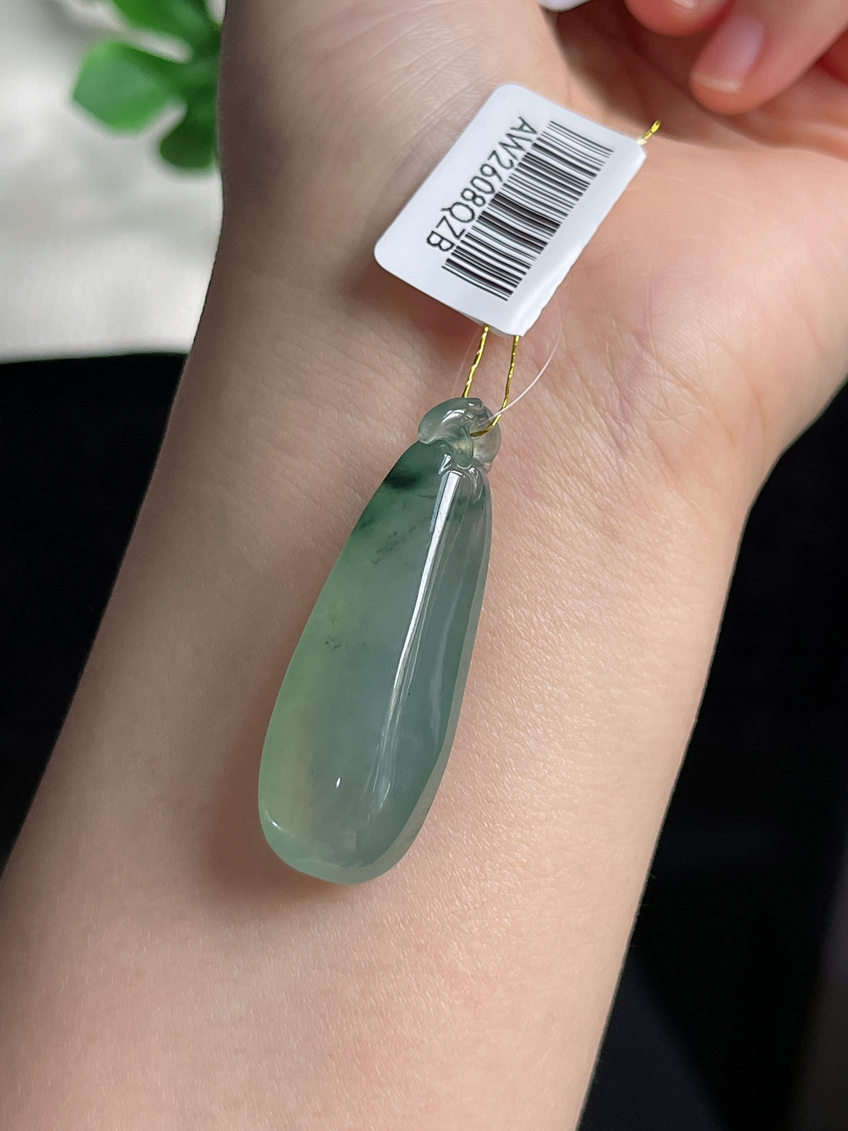 翡翠冰糯种淡绿色福瓜