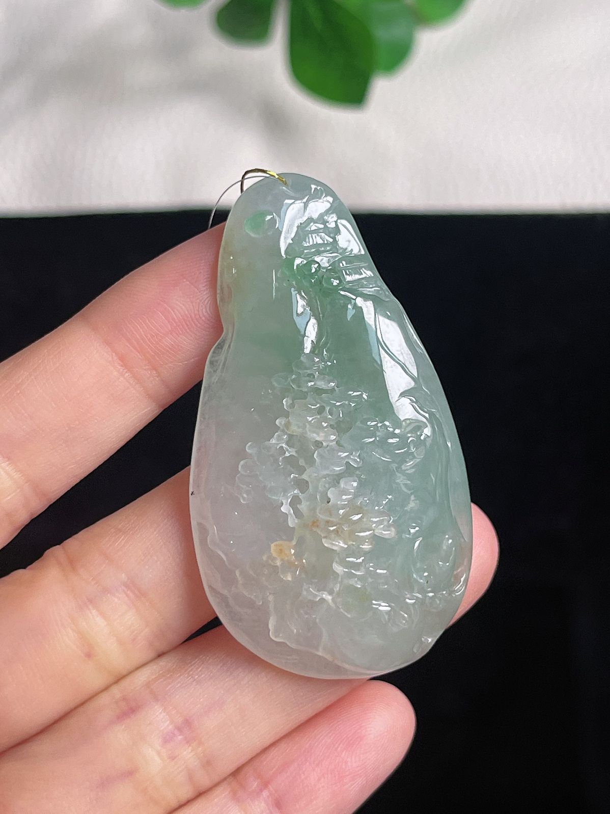 翡翠冰糯种淡绿色山水牌
