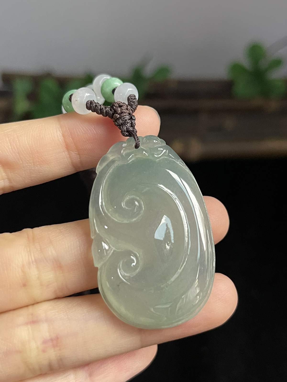 翡翠冰糯种白色如意