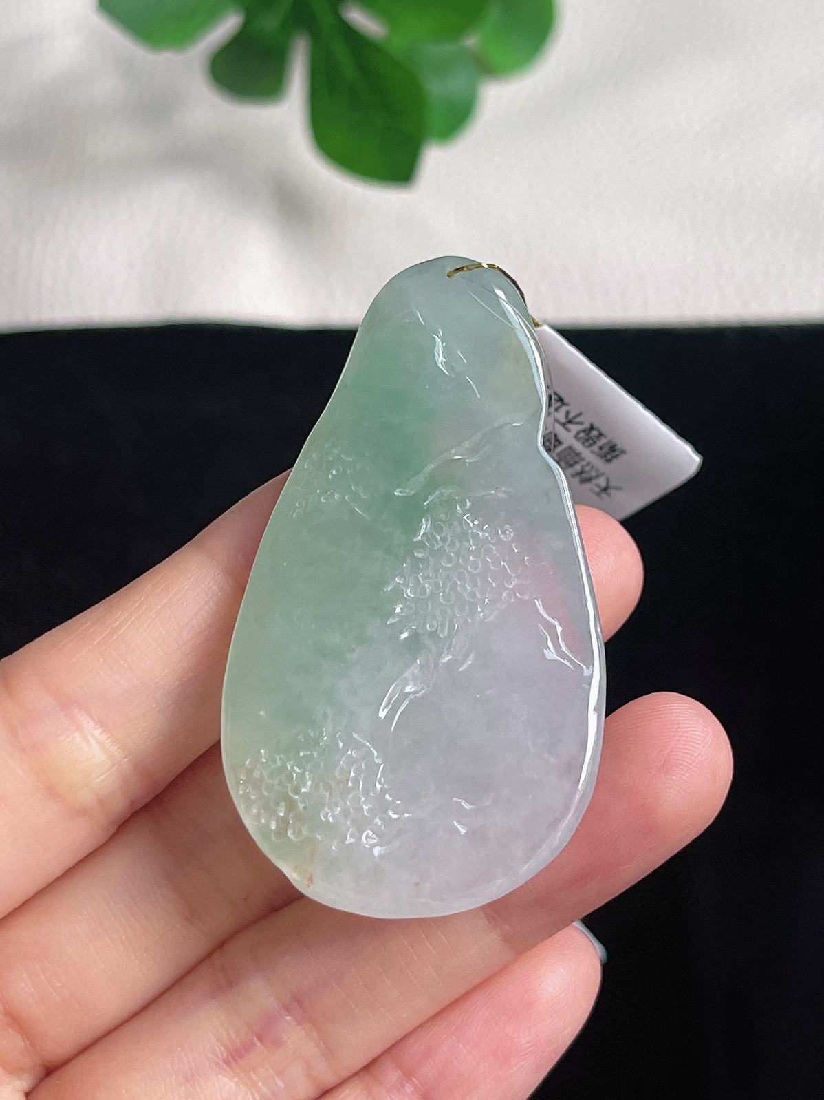 翡翠冰糯种淡绿色山水牌