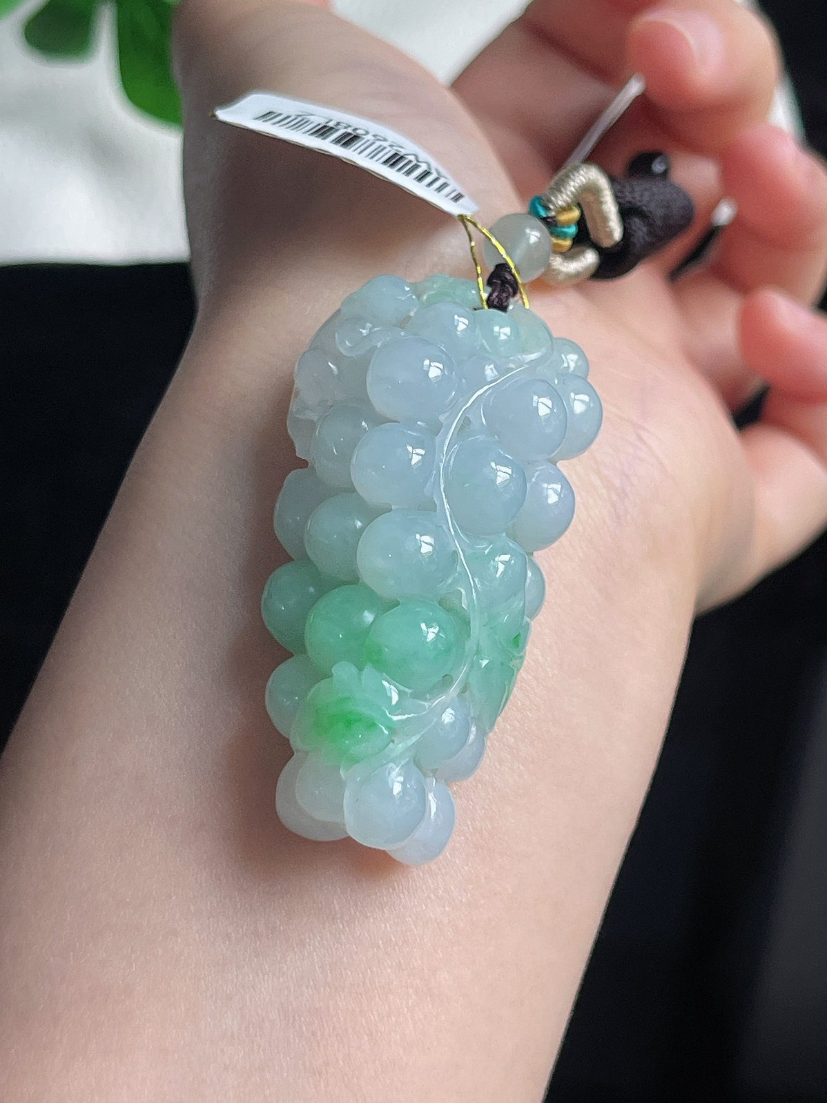翡翠糯化种飘绿葡萄挂件