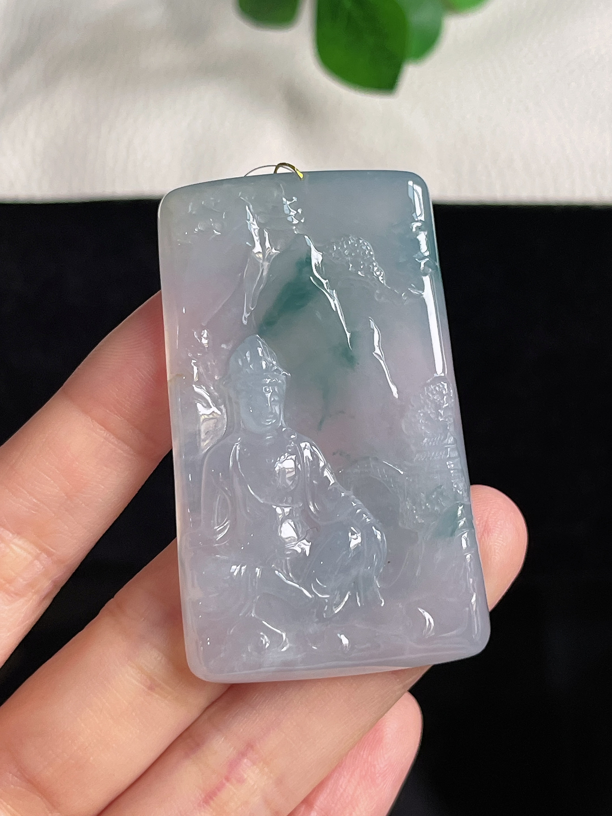 翡翠冰糯种飘绿挂件