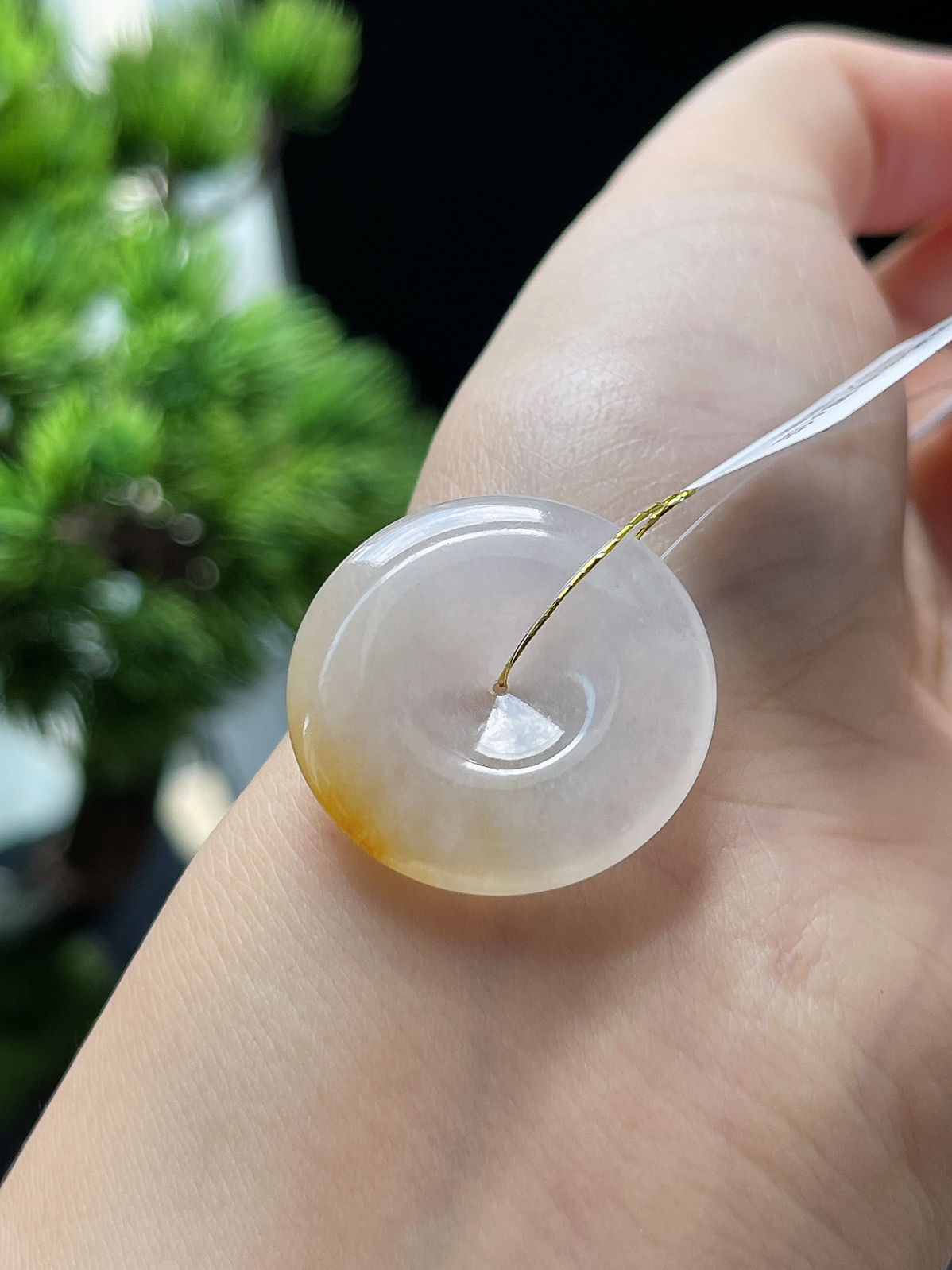 翡翠冰糯种淡黄色平安扣，褐黄色颜色成因未定
