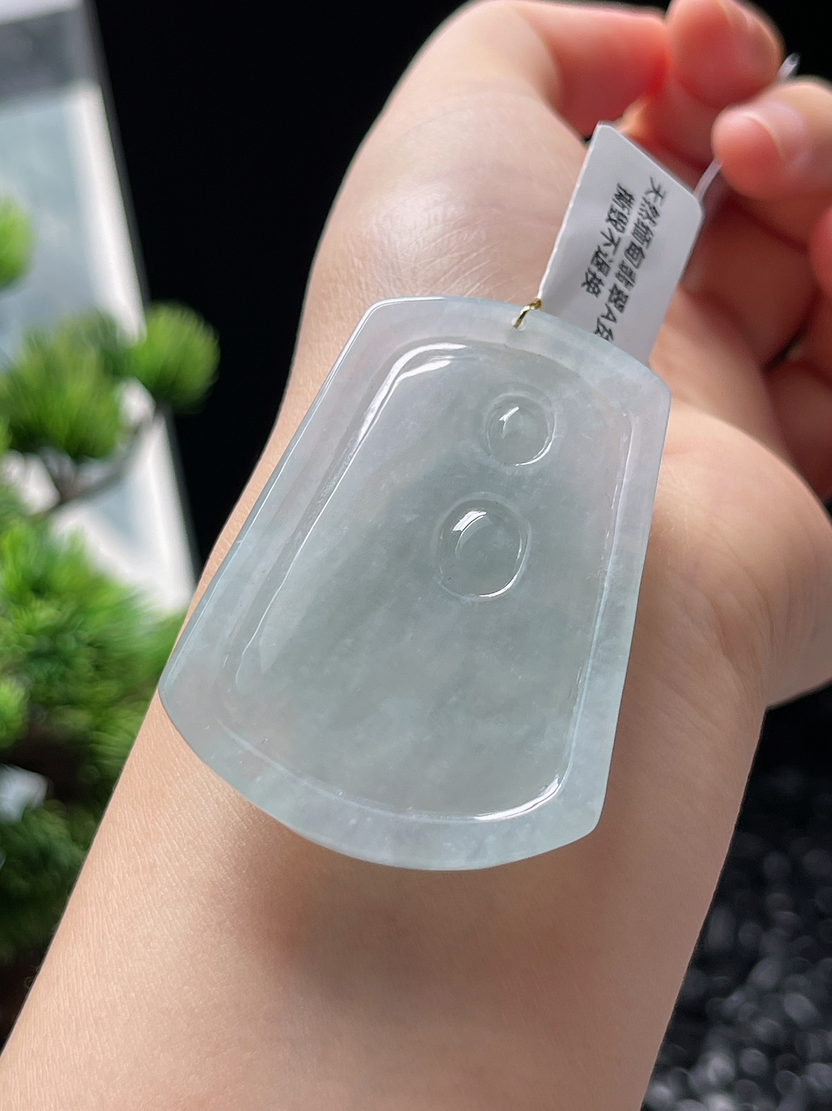 翡翠冰糯种淡绿色吊坠
