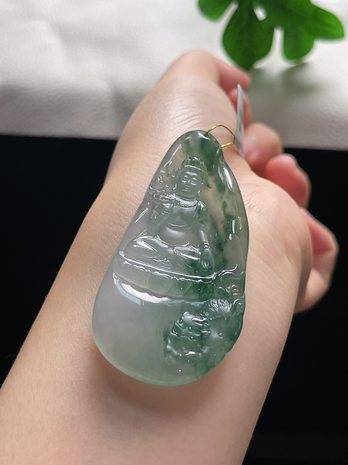 翡翠冰糯种飘绿吊坠