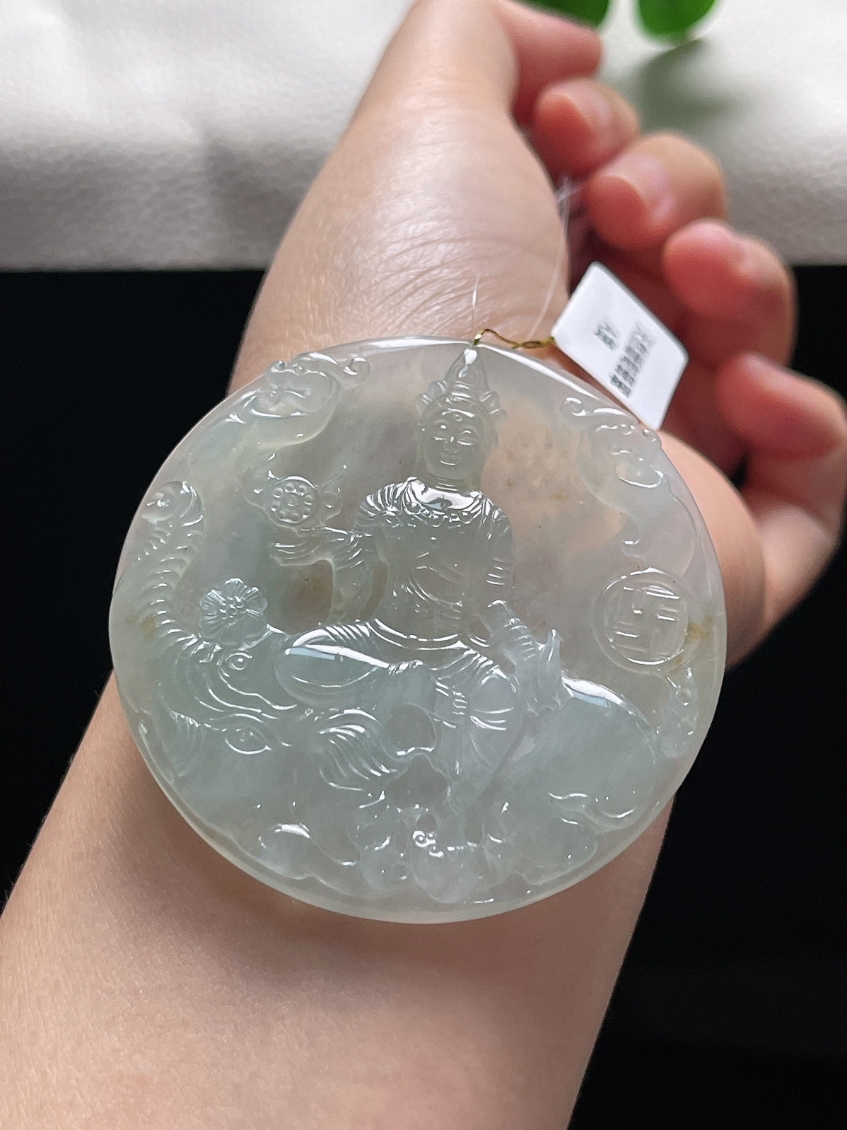 翡翠冰糯种淡绿色吊坠