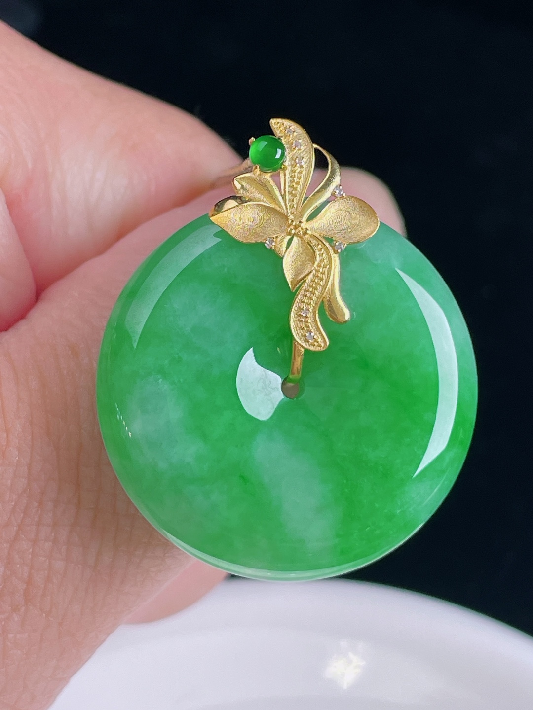 飘绿平安扣，18k镶嵌，老种起光，细底通透，尺寸：33裸石28/6.5mm0829