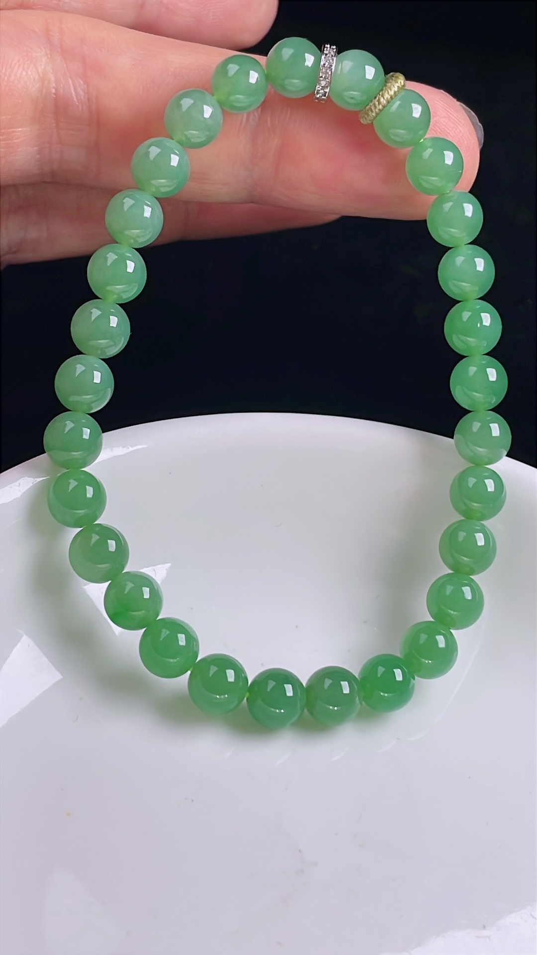 冰绿手串，老种起光，细底通透，尺寸：6.8mm0829