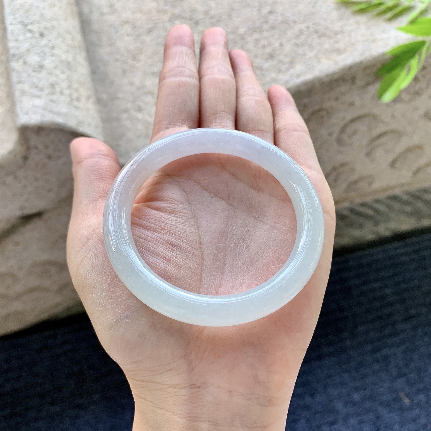 圆条51 52,圈口52.8/8.2/8.2,编码AD083020,糯冰粉紫底飘黄翡，水润，种老，细腻，无裂