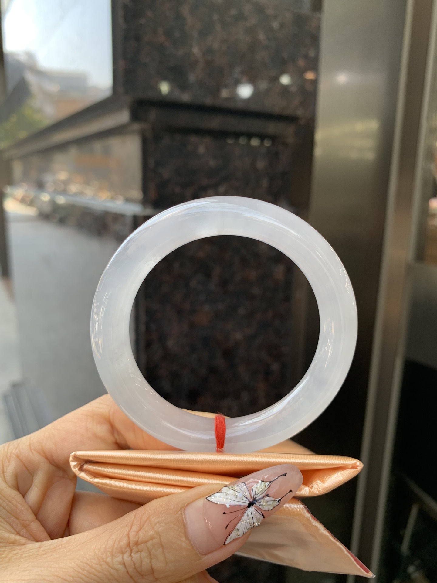 白冰圆条, 0312-N194, 无裂，底妆冰透起光，干净无瑕，一腕清透，不挑肤色年龄，时尚简约，无色亦动人