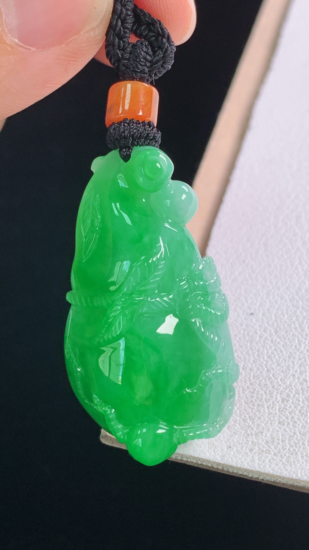 辣绿葫芦,色辣色艳，底子细腻，无裂,尺寸:34.8-19.8-11.5mm