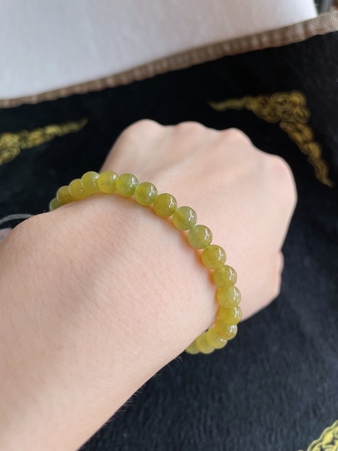 缅甸天然翡翠A货，冰黄翡手链，尺寸：6mm。【编3372】