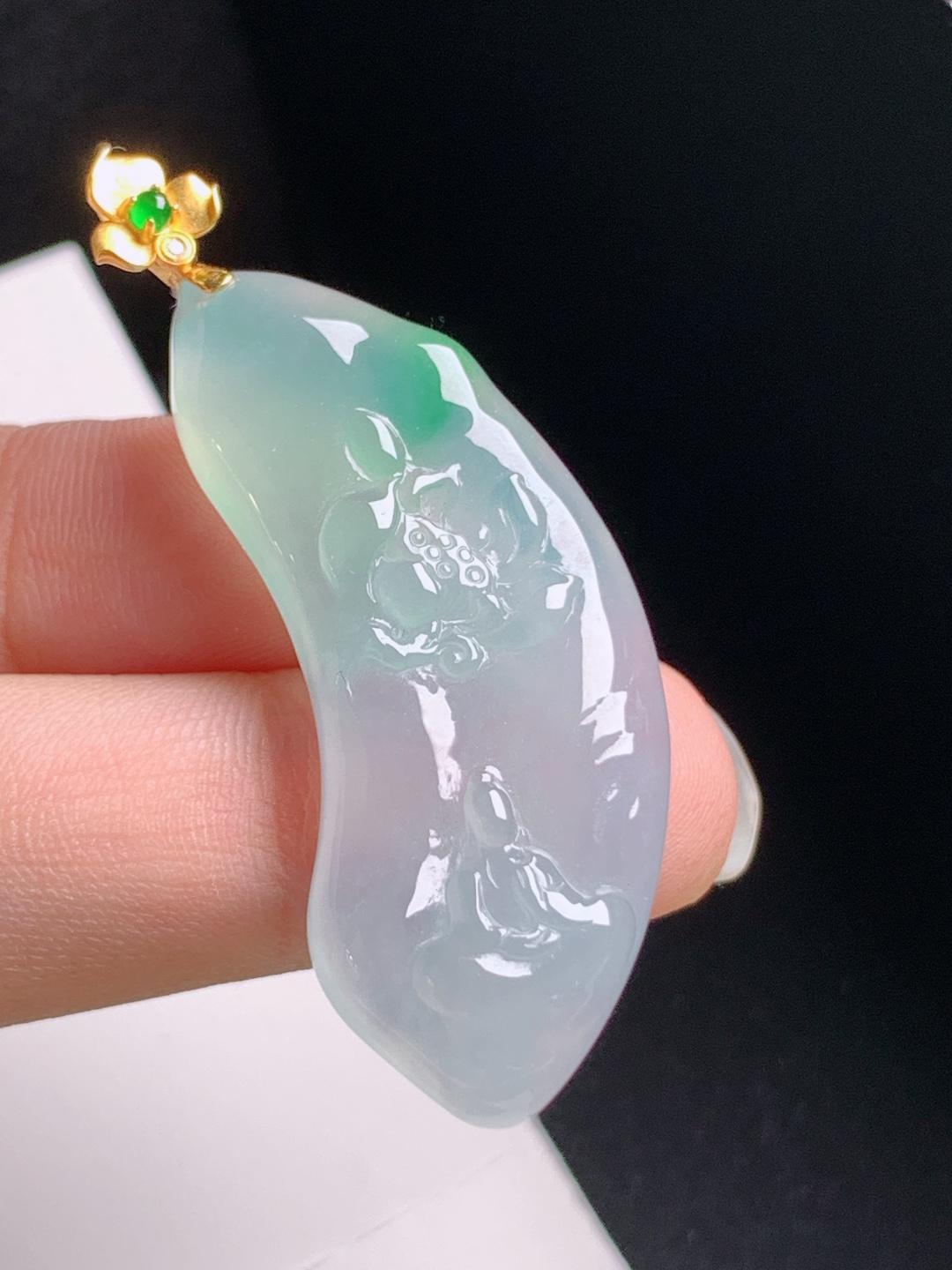 冰种飘绿悟道吊坠，胶感十足，意境悠然，简约大气，裸石41.5-16.6-6.550.1，080825