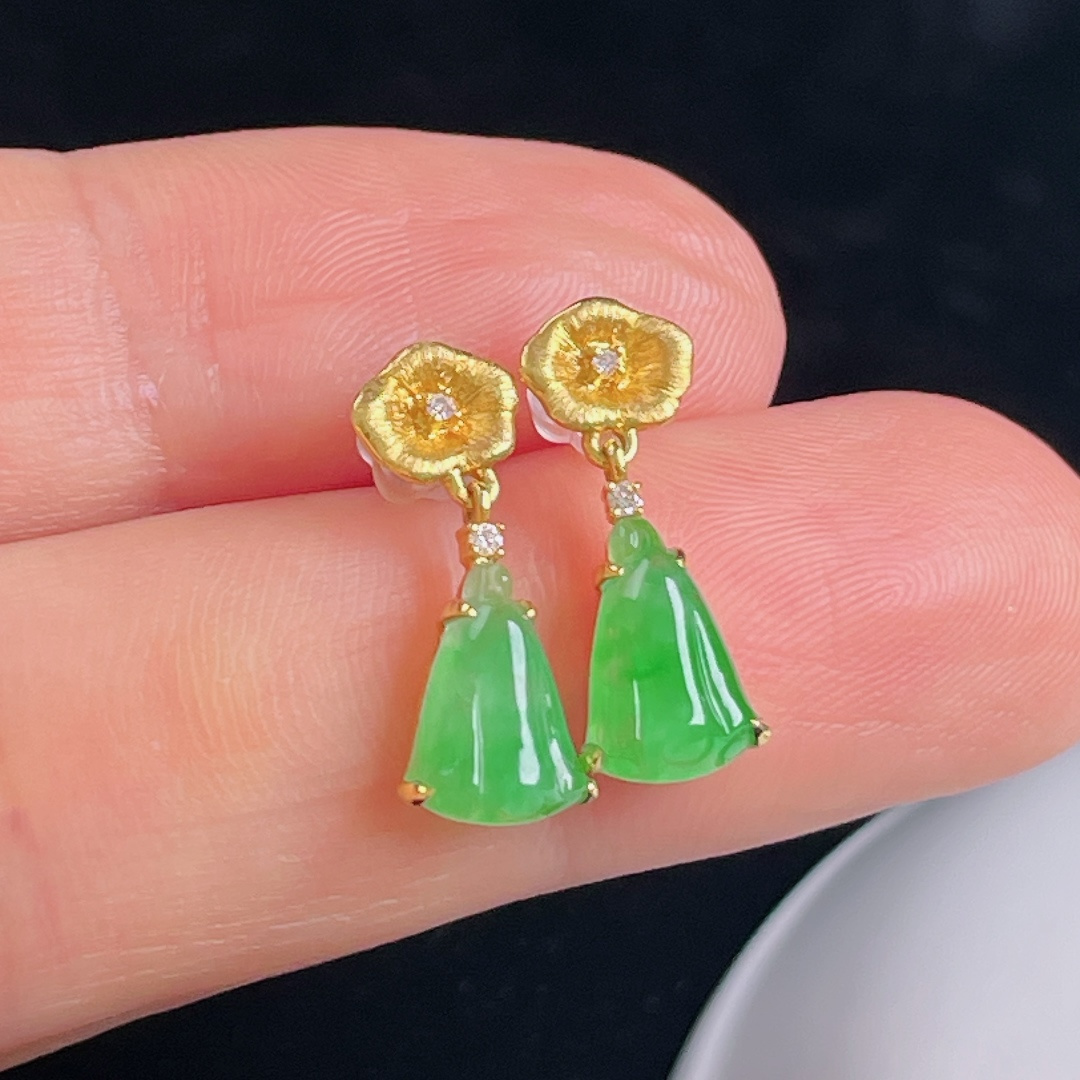 冰绿耳坠，18k镶嵌，老种起光，细底通透，尺寸：18裸石9/7.4/4mm0829