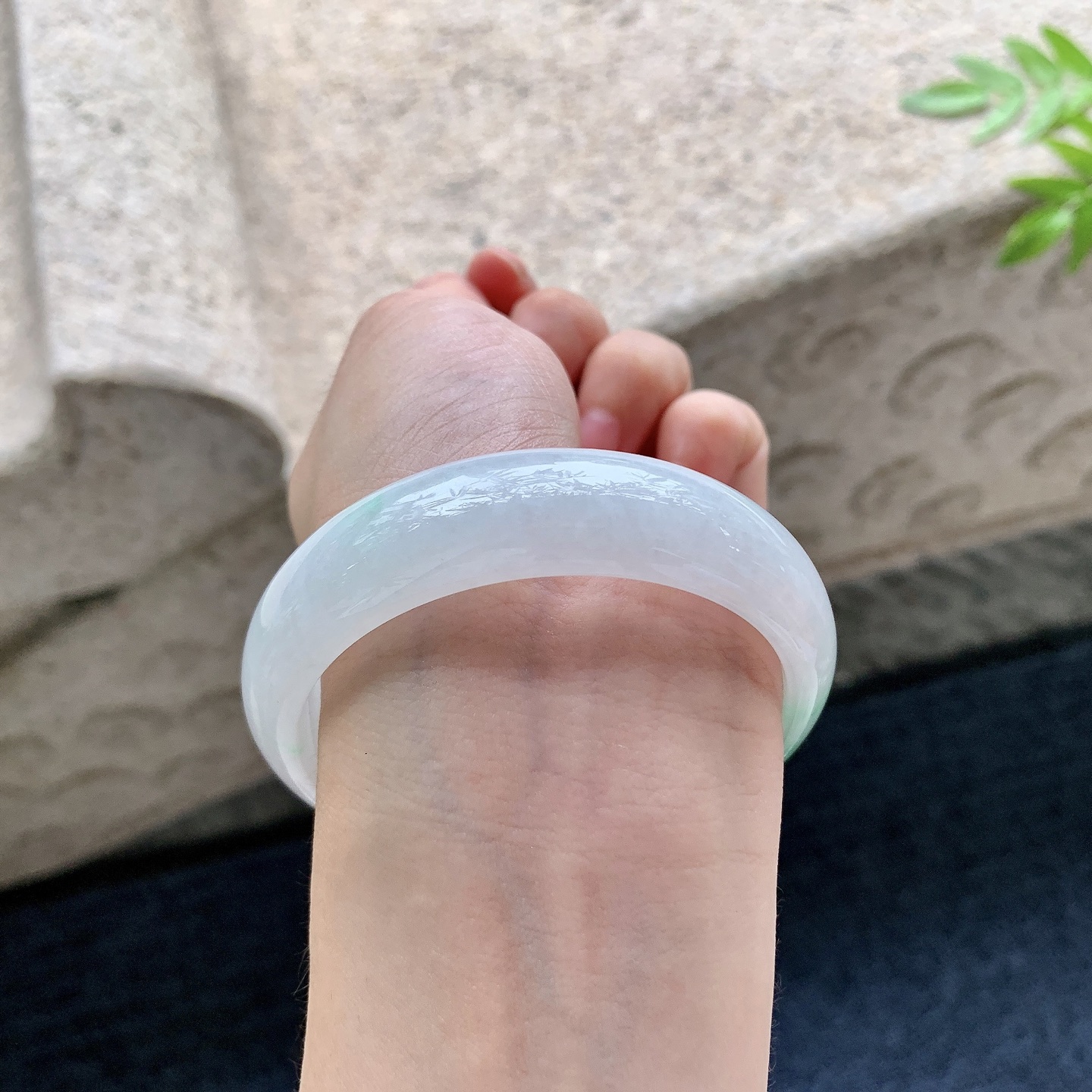 正圈54 55，飘绿，宽版，水润，种老，细腻，打灯有棉线