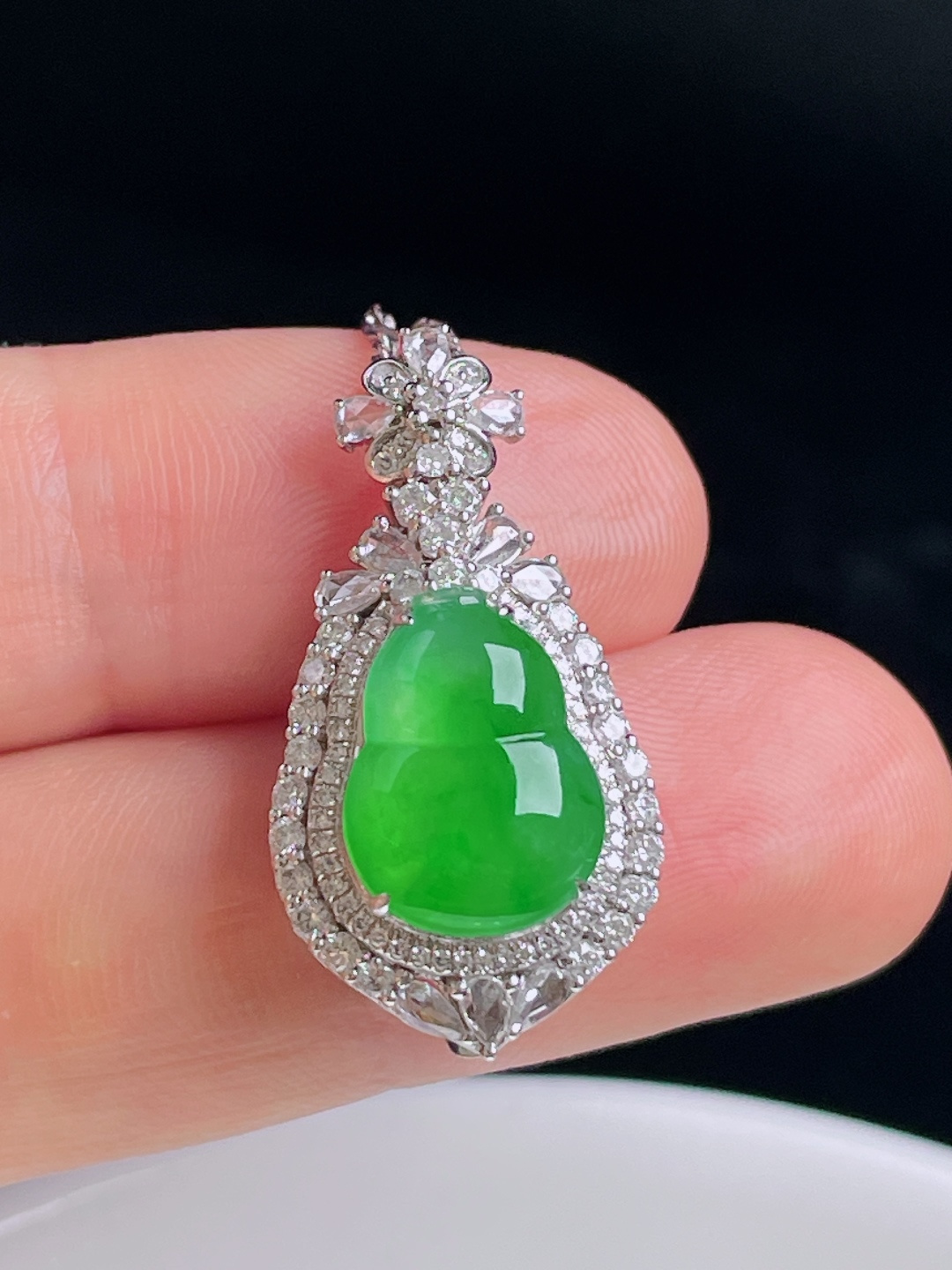 冰绿葫芦，18k镶嵌，老种起光，细底通透，尺寸：30/18/9.9mm0829