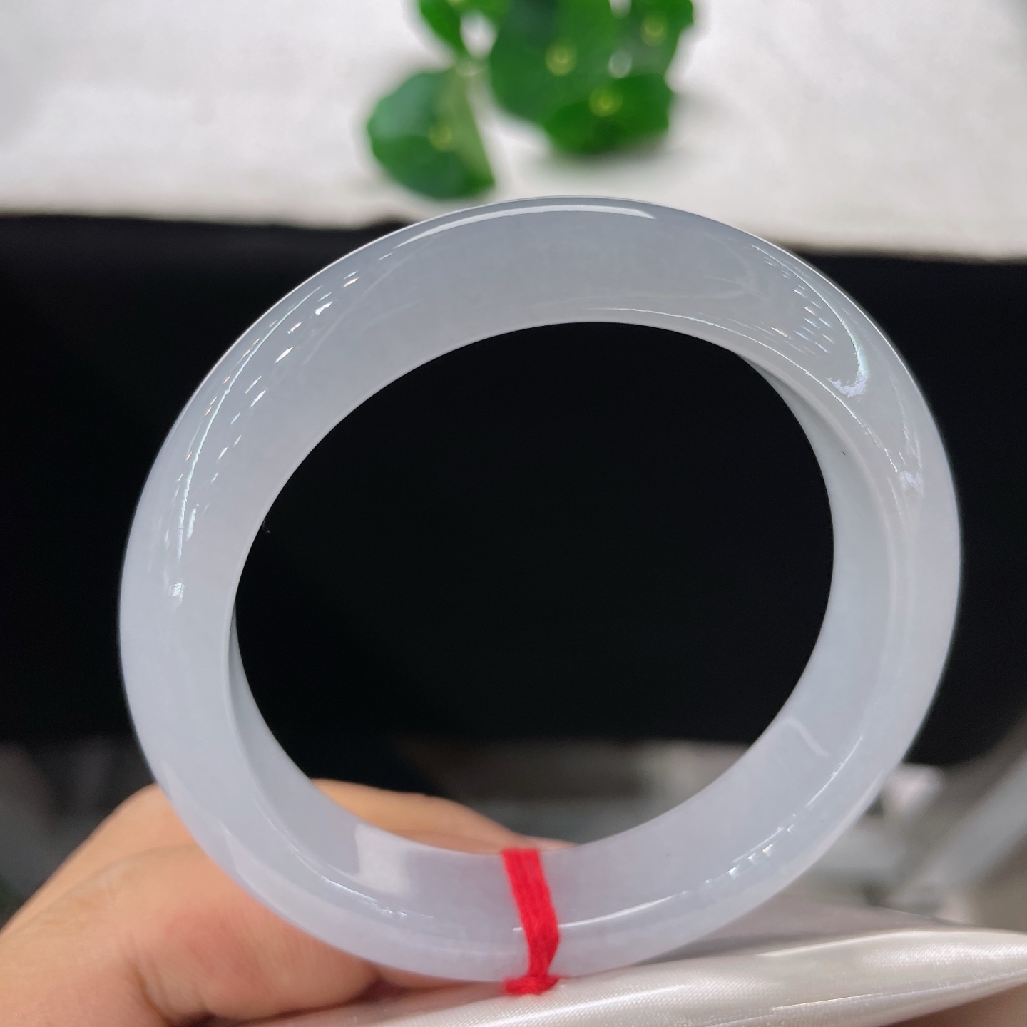 翡翠手镯 圈口55.8/12.4/8.8，冰粉底正圈，55/56可戴，一镯清冰，万般温柔，无裂
