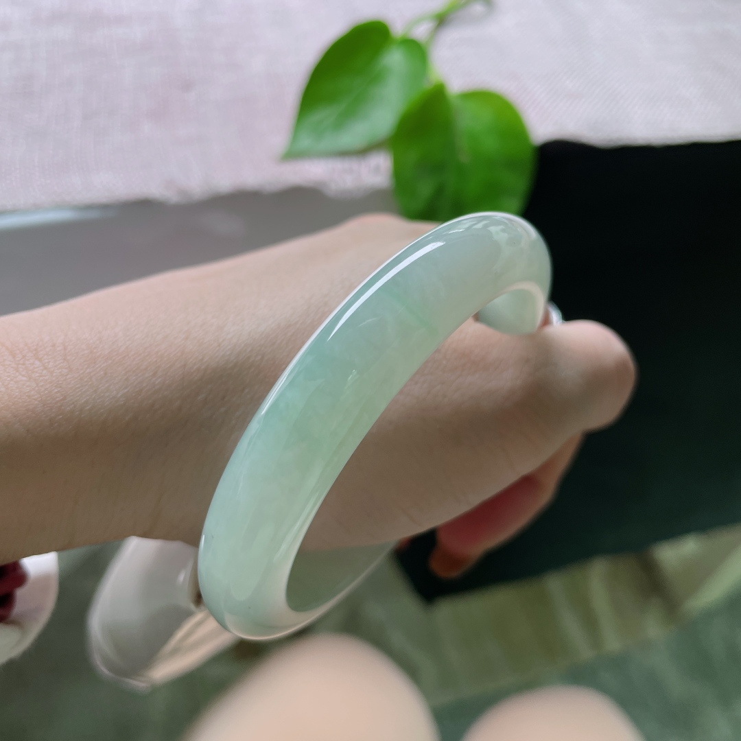 绿底正圈，细腻，优雅，贵气，冰清玉洁，无裂，ss56181a