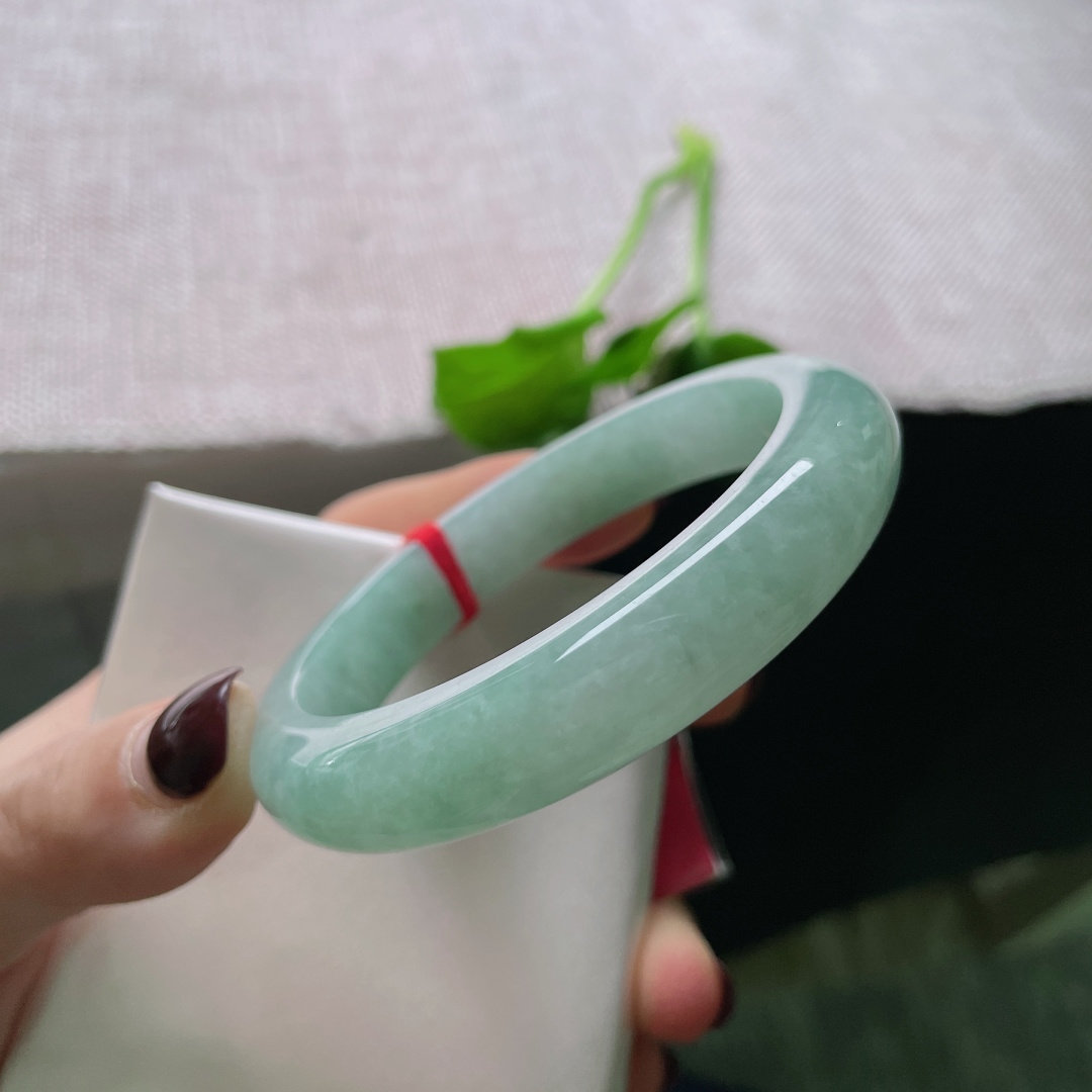 芙蓉绿正圈，色泽均匀分布，百搭，水头好，种老，一点皮纹不显，ss53919a