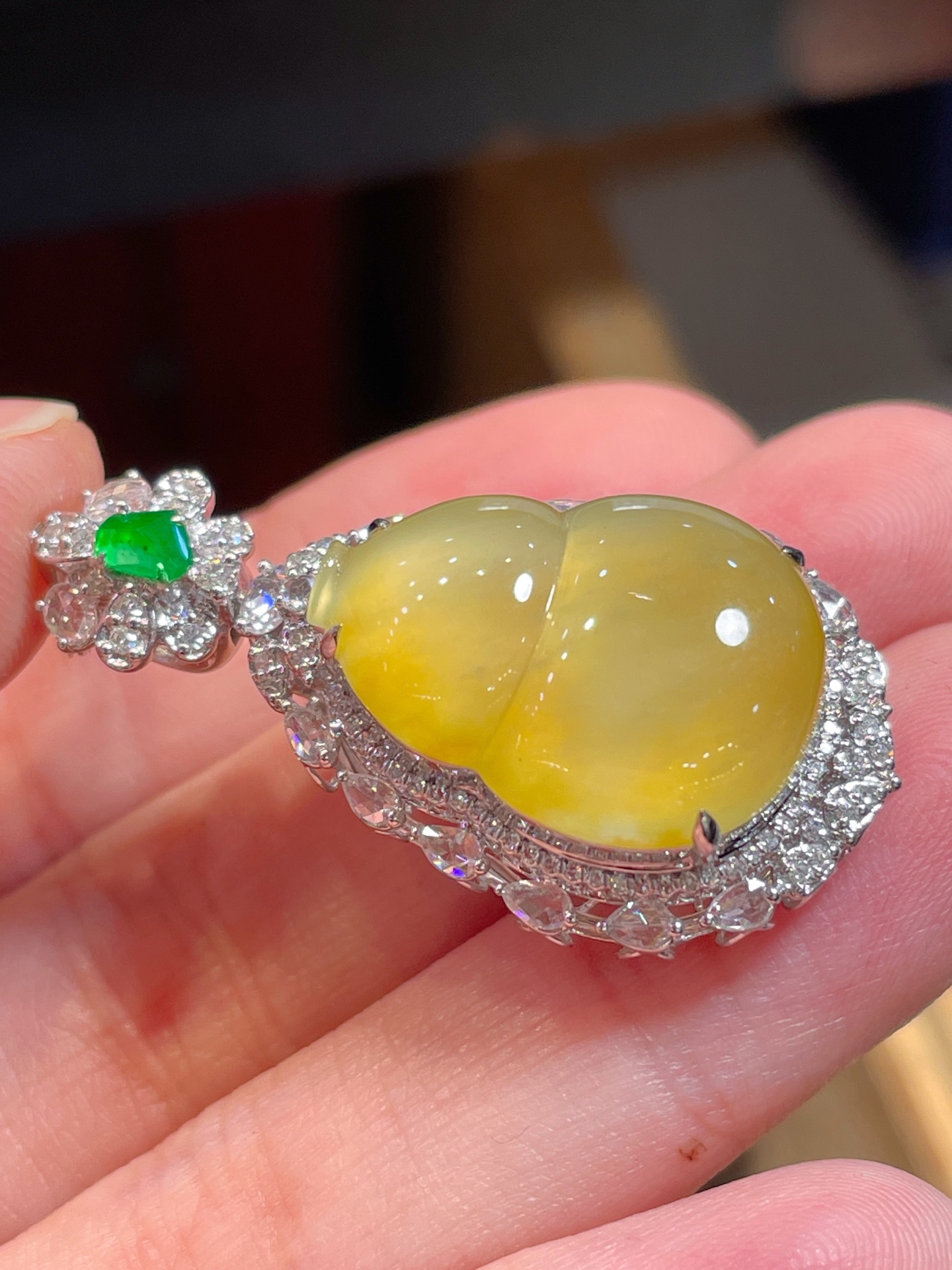 黄翡葫芦吊坠，种水好好，裸石很饱满，专挑好品相，18k镶嵌，20.5-15-5.5