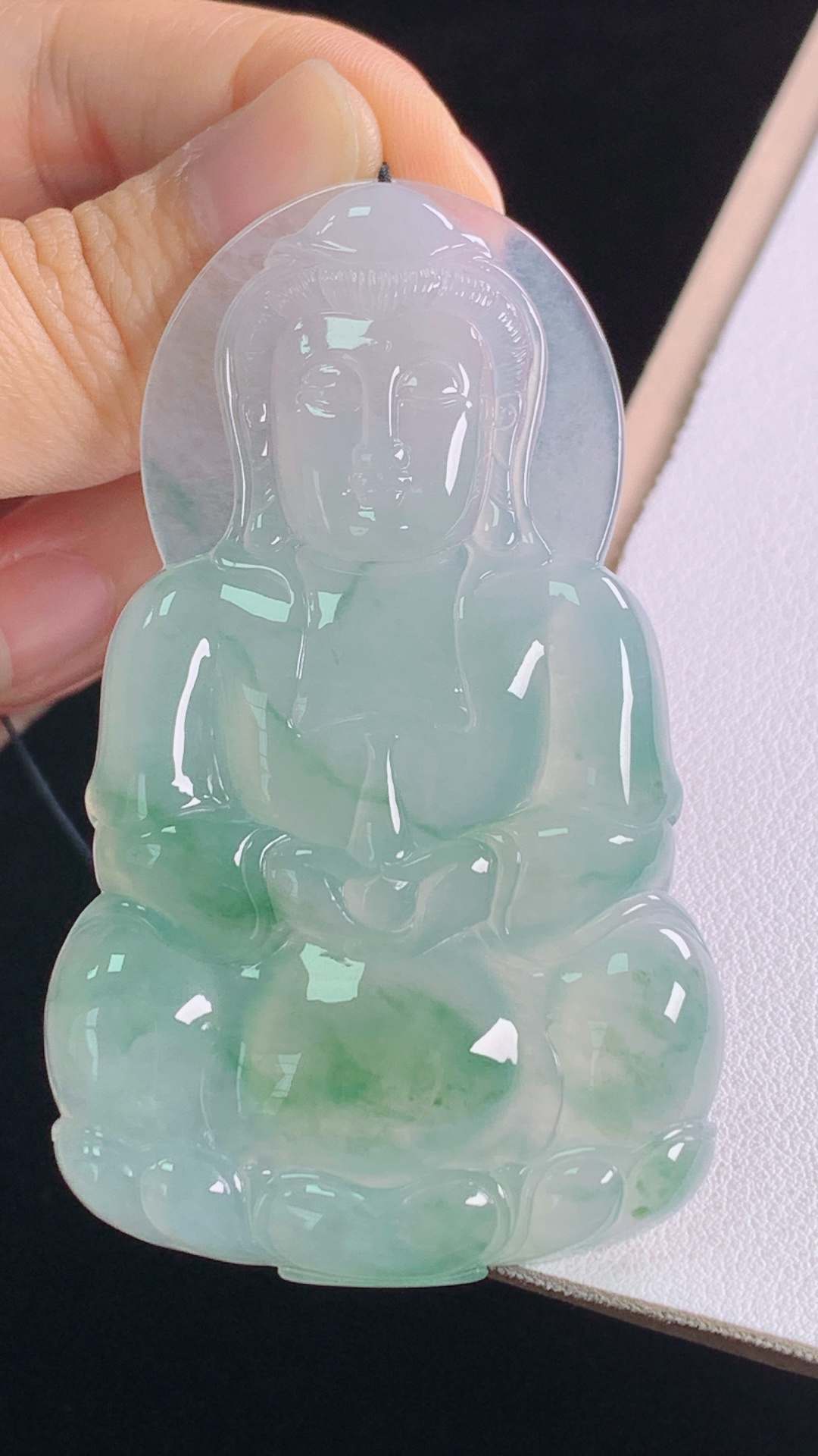 冰飘花观音，花色灵动，水润细腻，无裂，尺寸:67.7-41.1-5.6mm 25