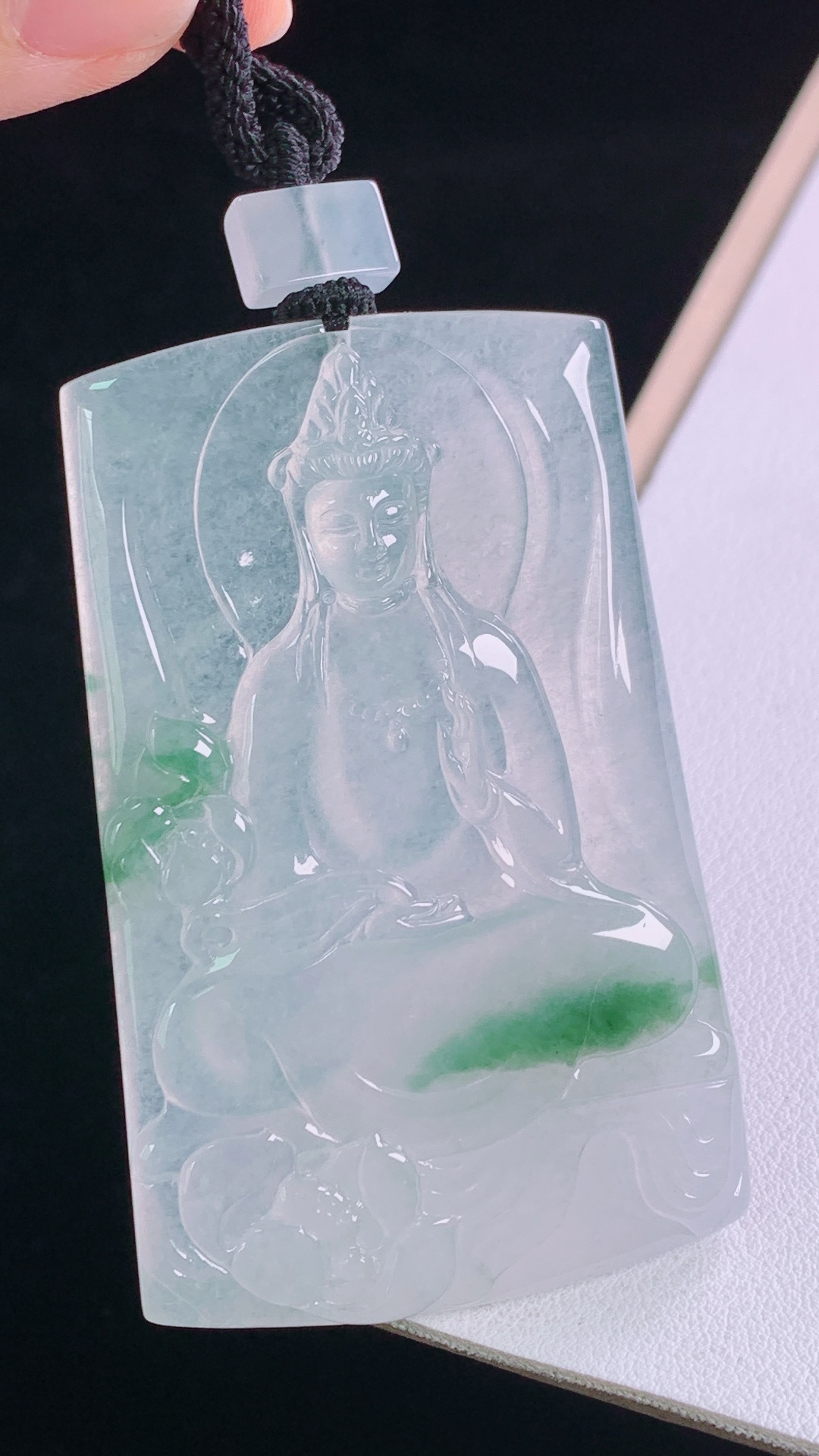 冰飘花大势至观音，花色灵动，水润清透，无裂，尺寸:65.3-41.5-6.0mm 27