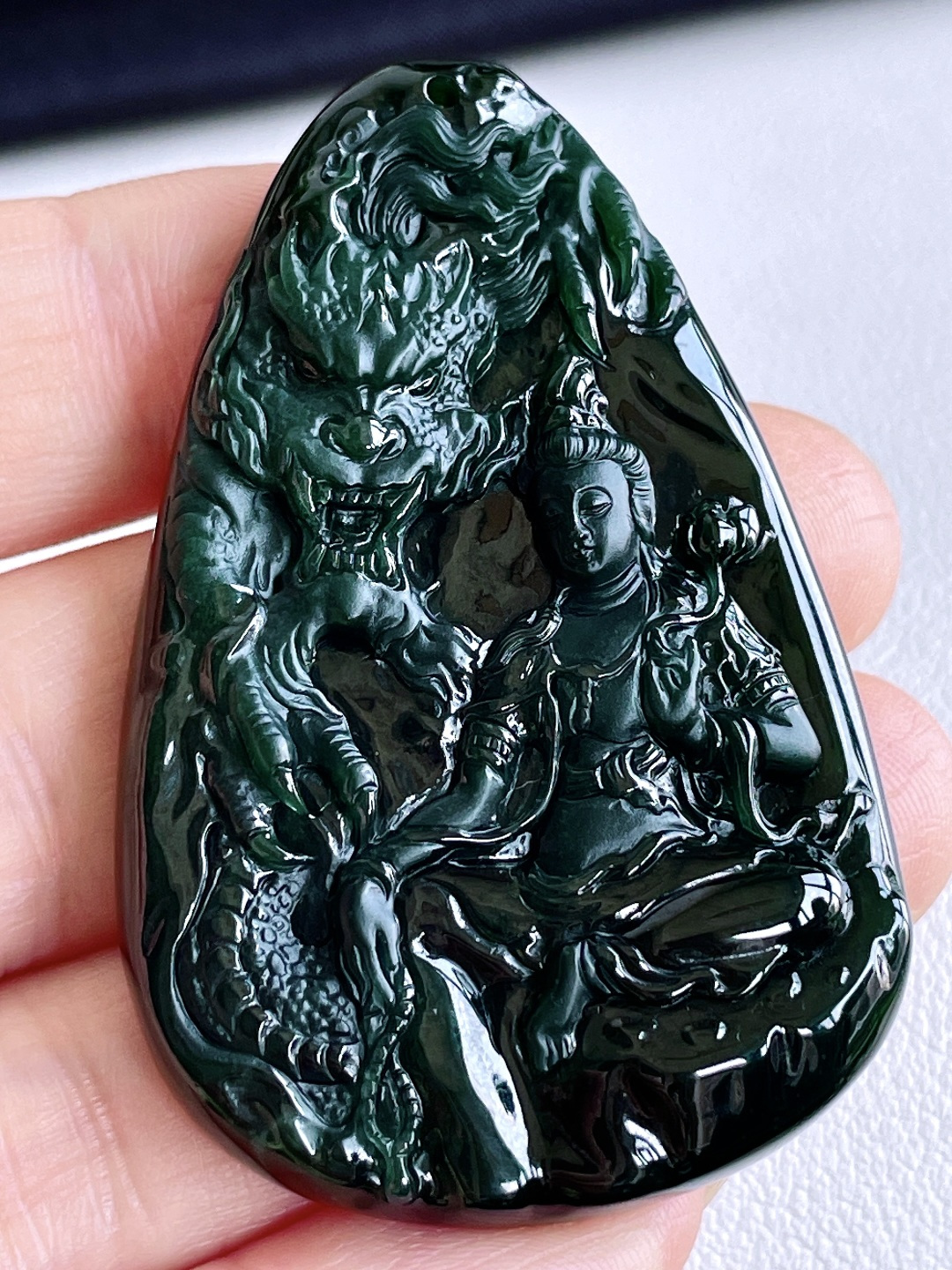 墨翠御龙大势至菩萨持莲观音牌吊坠,性比高,53.3-35-6.8,26.6克