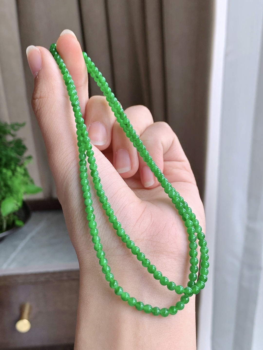 珠子冰阳绿珠链满绿圆珠子珠链,说明缅料性比高满色,尺寸3.1mm，29cm,重量11.3克