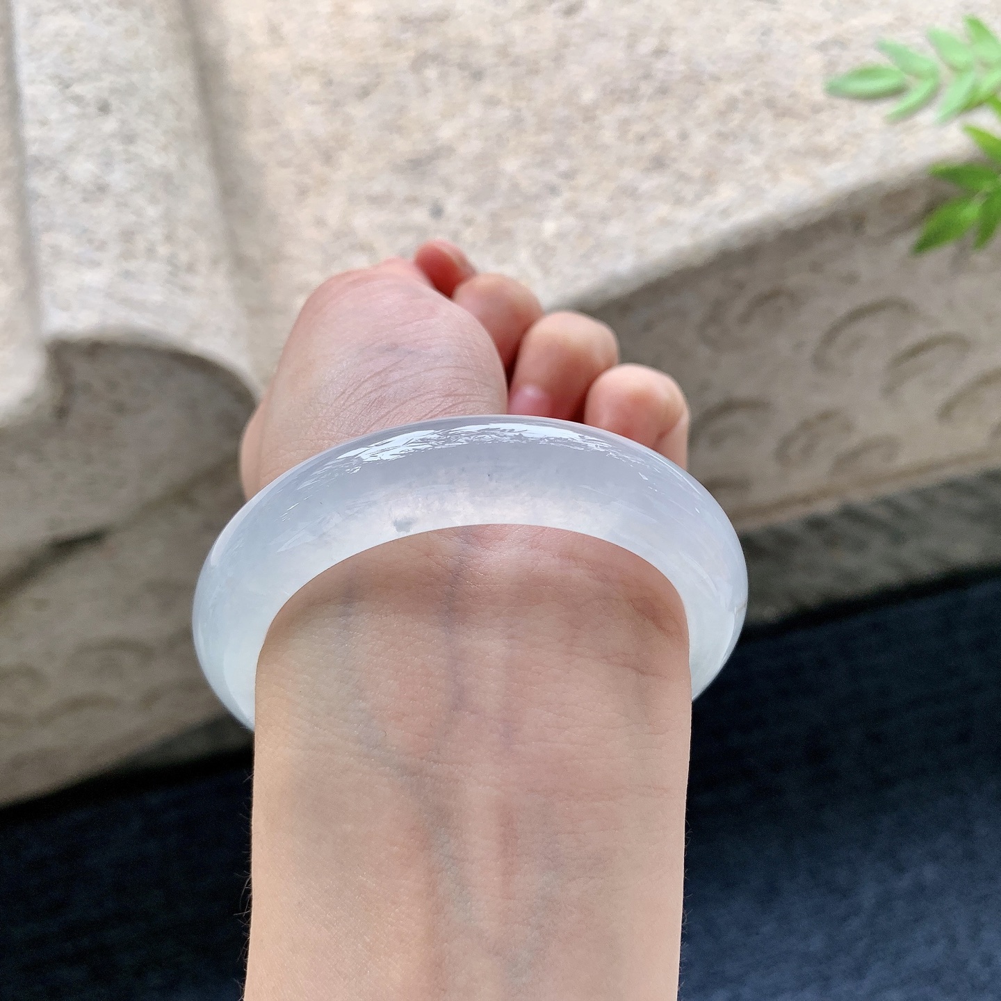 正圈51 52，圈口52.7/12.4/8.6，编码B2083118，冰种，清透，水润，种老，细腻，打灯有絮线