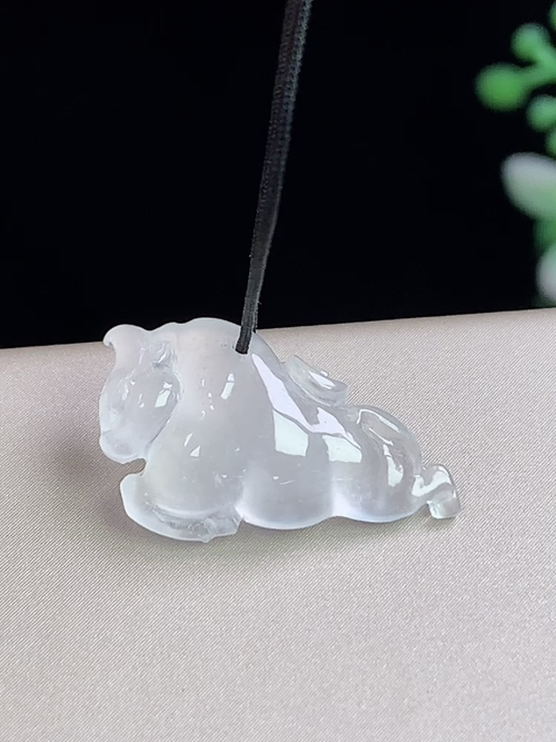 冰种生肖牛，扭转乾坤，无裂，尺寸11.8-19-4.7mm，D30sag
