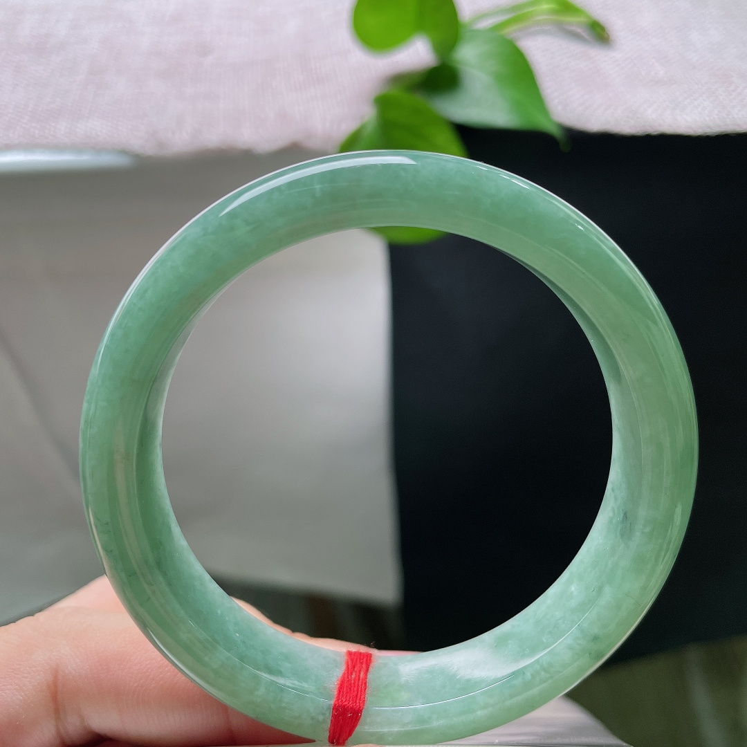 绿底正圈，晶体感，一镯晴水含翠色，清风入玉沁人心脾。ss55752a。