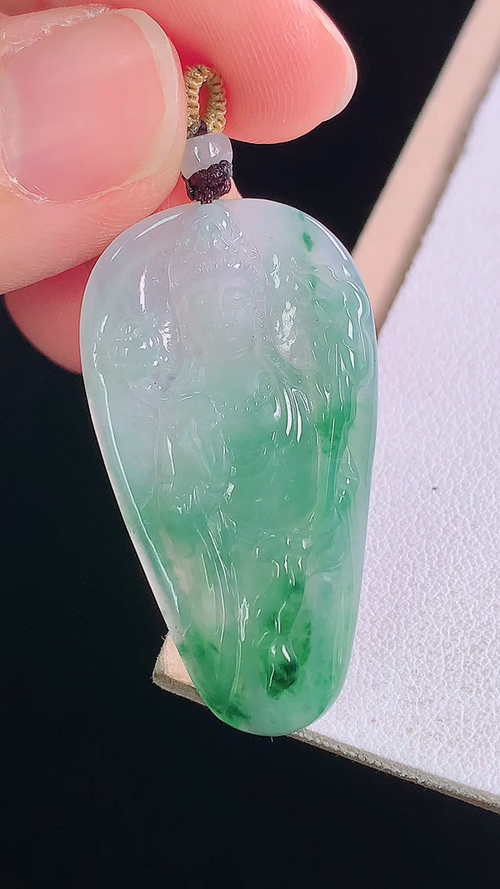 冰飘花虚空藏菩萨，无裂，尺寸:36.1-19.9-4.1mm 25