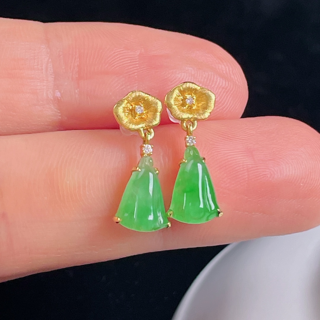 冰绿耳坠，18k镶嵌，老种起光，细底通透，尺寸：18裸石9/7.4/4mm0829