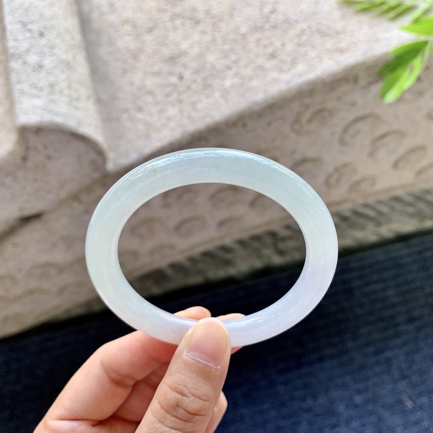 圆条51 52,圈口52.8/8.2/8.2,编码AD083020,糯冰粉紫底飘黄翡，水润，种老，细腻，无裂