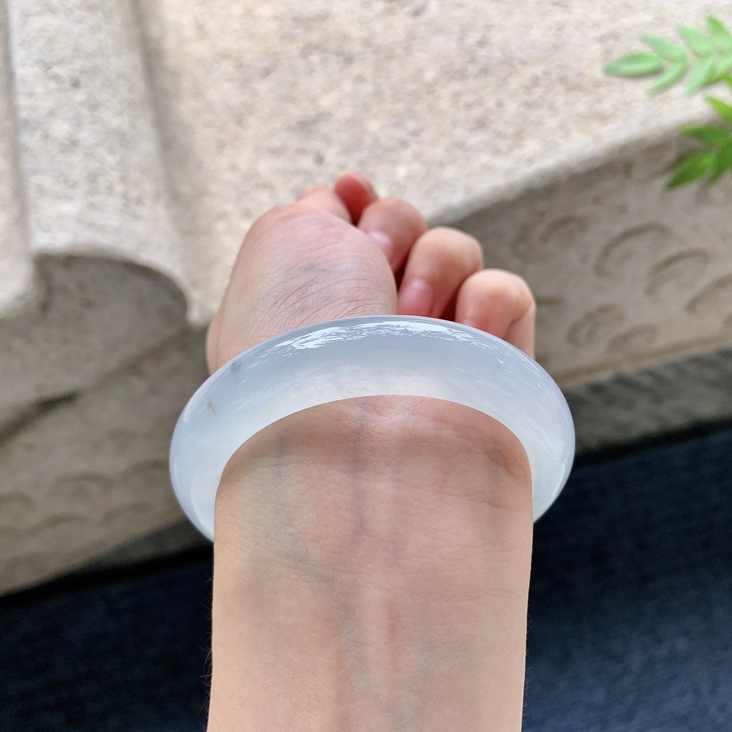 正圈51 52，圈口52.7/12.4/8.6，编码B2083118，冰种，清透，水润，种老，细腻，打灯有絮线